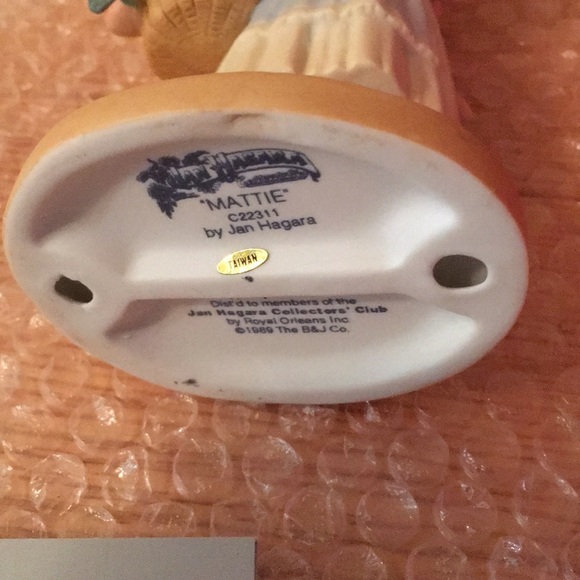 Retired Jan Hagara Mattie new in box - Picture 3 of 6